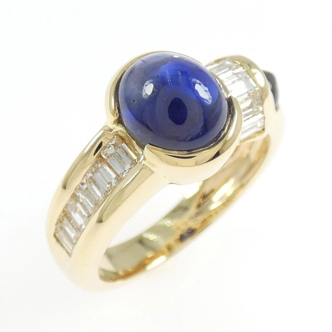 K18YG SAPPHIRE RING 2.77CT: K18YG Sapphire Ring 2.77CT Brand: Unbranded Type: Sapphire Ring Material: K18 yellow gold, Main Stone/Creation SapphireSecondary Stone Natural Color: Yellow Gold Size: US5.5 Accessories: None