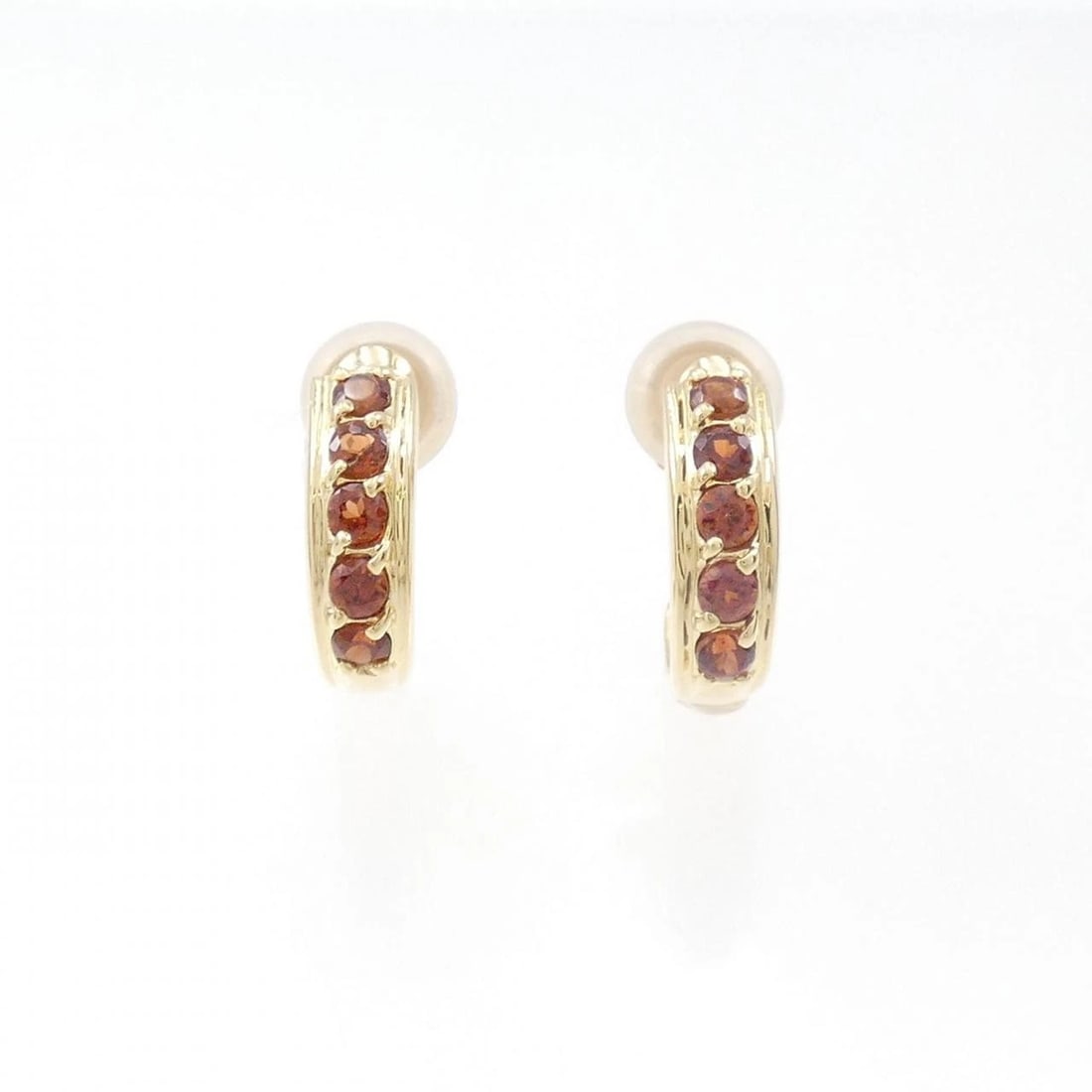 K18YG GARNET EARRINGS: K18YG Garnet Earrings Brand: Unbranded Type: Garnet Pierce/Earring Material: K18 yellow gold, Main Stone/Creation Garnet Color: Yellow Gold Size: Approx. height x width: 12.1mm x 3.8mm 