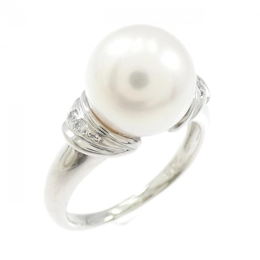 PT900 AKOYA PEARL RING: PT900 Akoya Pearl Ring Brand: Unbranded Type: akoya pearl ring Material: Platinum900, Main Stone/Creation Akoya PearlSecondary Stone Natural Color: None Size: US5 1/4 Accessories: None