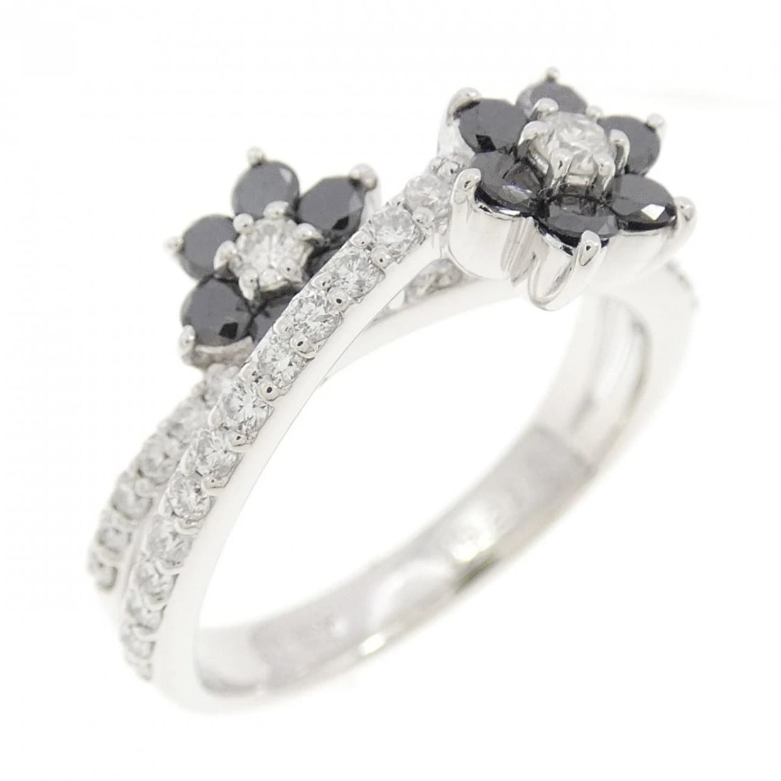K18WG FLOWER DIAMOND RING: K18WG Flower Diamond Ring Brand: Unbranded Type: Diamond Ring Material: K18 white gold, Main Stone/Creation Natural Color: White Gold Size: US6 1/4 Accessories: None Accessories Notice: When