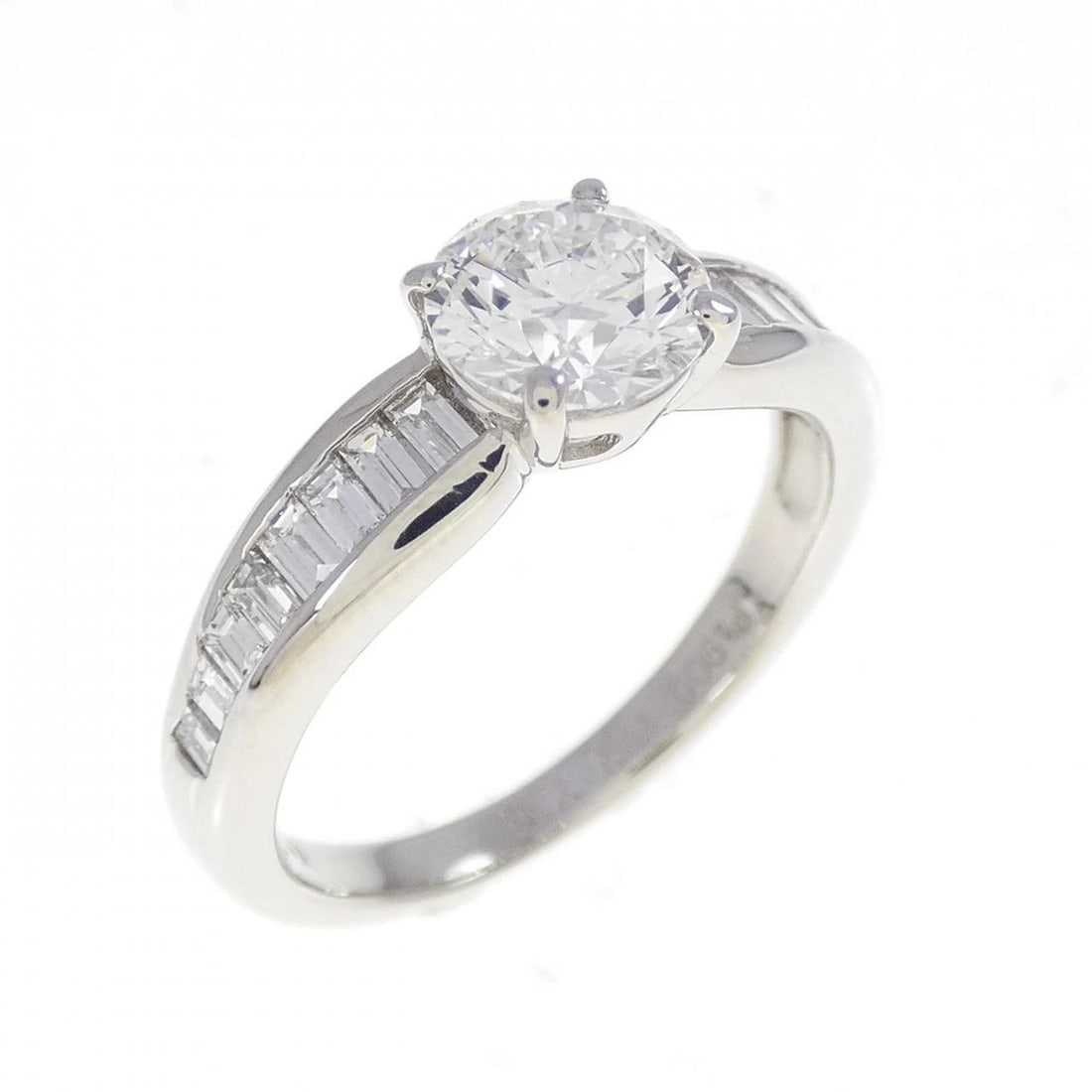 PT900 DIAMOND RING: PT900 Diamond Ring Brand: Unbranded Type: Ring Material: Platinum900, Main Stone/Creation Natural Color: None Size: US5 1/4 Accessories: None Accessories Notice: When purchasing pre-owned