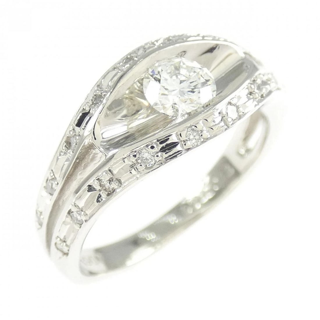 PT900 DIAMOND RING: PT900 Diamond Ring Brand: Unbranded Type: Diamond Ring Material: Platinum900, Main Stone/Creation Natural Color: None Size: US6 1/4 Accessories: None Accessories Notice: When purchasing pr