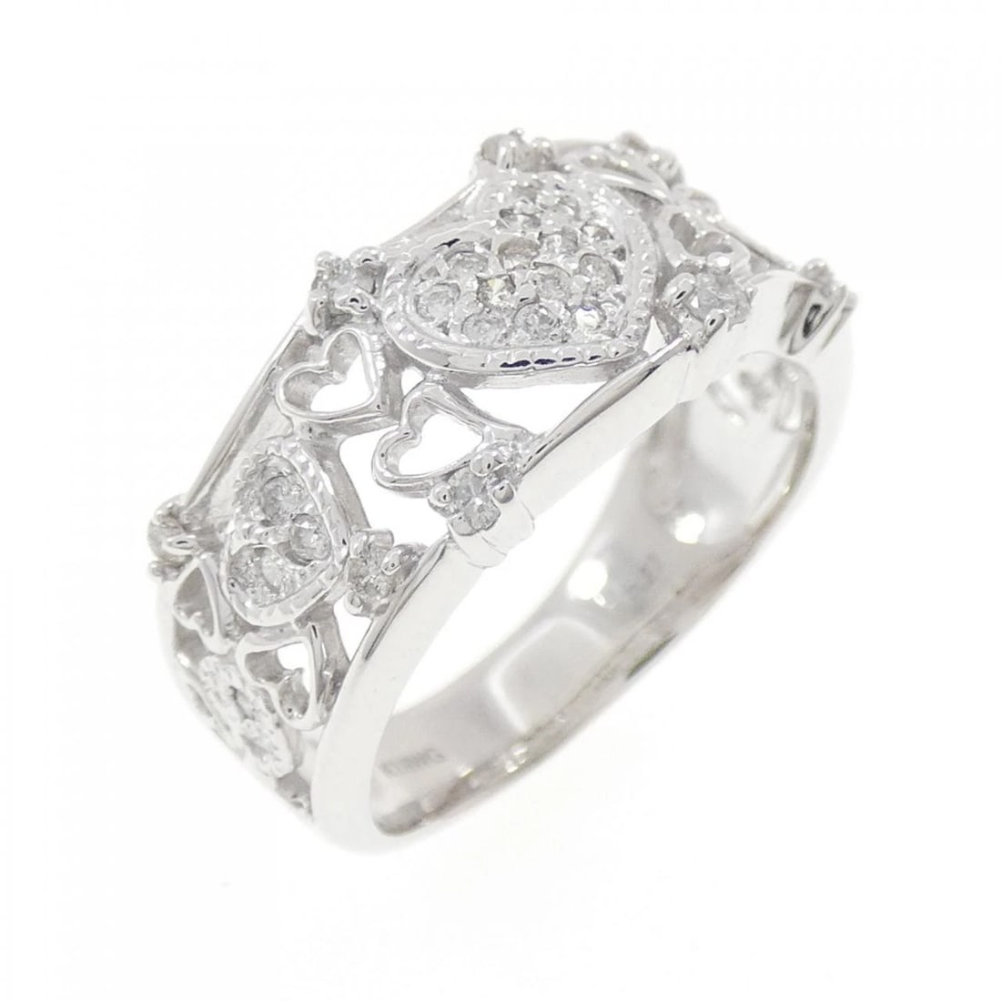 K18WG HEART DIAMOND RING: K18WG Heart Diamond Ring Brand: Unbranded Type: Diamond Ring Material: K18 white gold, Main Stone/Creation Natural Color: White Gold Size: US6 1/2 Accessories: None Accessories Notice: When