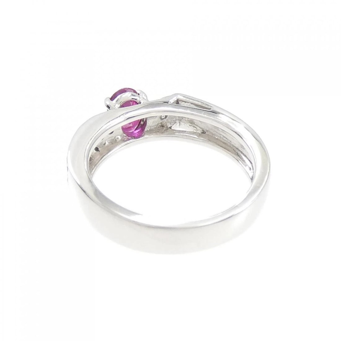 K18WG RUBY RING (1 of 2)