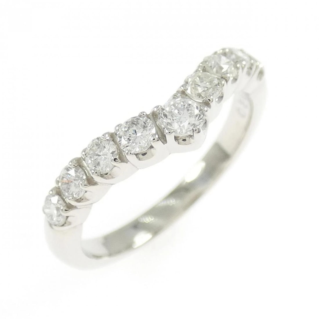 PT900 DIAMOND RING (1 of 2)
