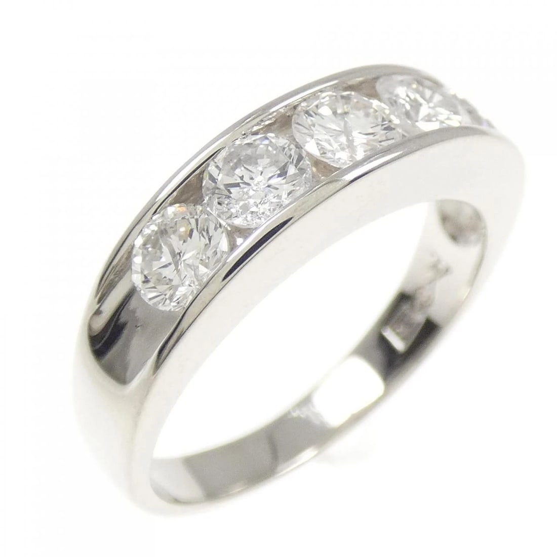 PT900 DIAMOND RING: PT900 Diamond Ring Brand: Unbranded Type: Diamond Ring Material: Platinum900, Main Stone/Creation Natural Color: None Size: US6 1/2 Accessories: None Accessories Notice: When purchasing pr