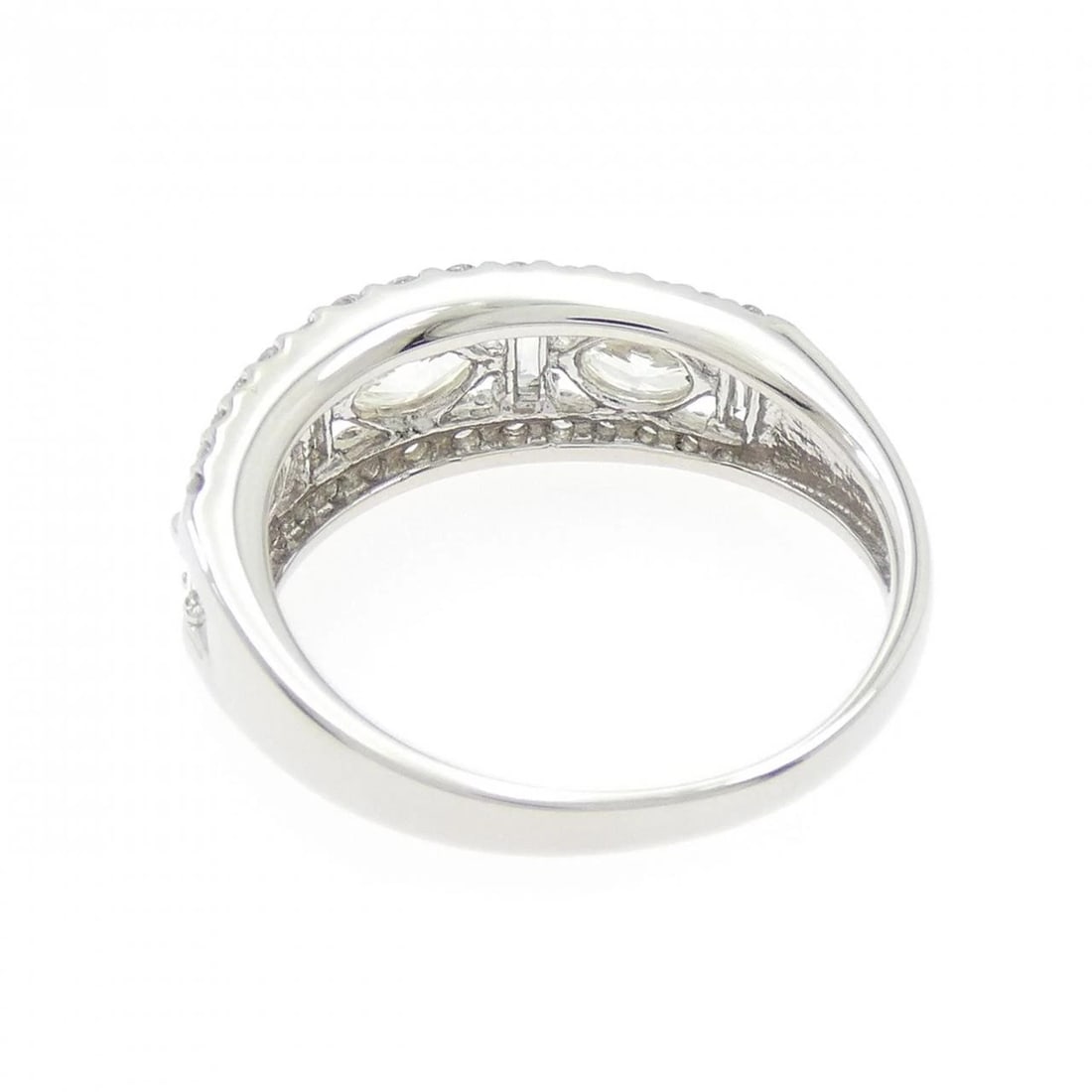 PT900 DIAMOND RING: PT900 Diamond Ring Brand: Unbranded Type: Diamond Ring Material: Platinum900, Main Stone/Creation Natural Color: None Size: US6 1/2 Accessories: None Accessories Notice: When purchasing