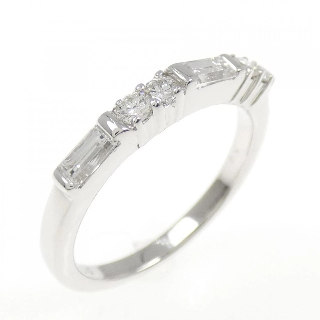 K18WG DIAMOND RING: K18WG Diamond Ring Brand: Unbranded Type: Diamond Ring Material: K18 white gold, Main Stone/Creation Natural Color: White Gold Size: US6 1/4 Accessories: None Accessories Notice: When