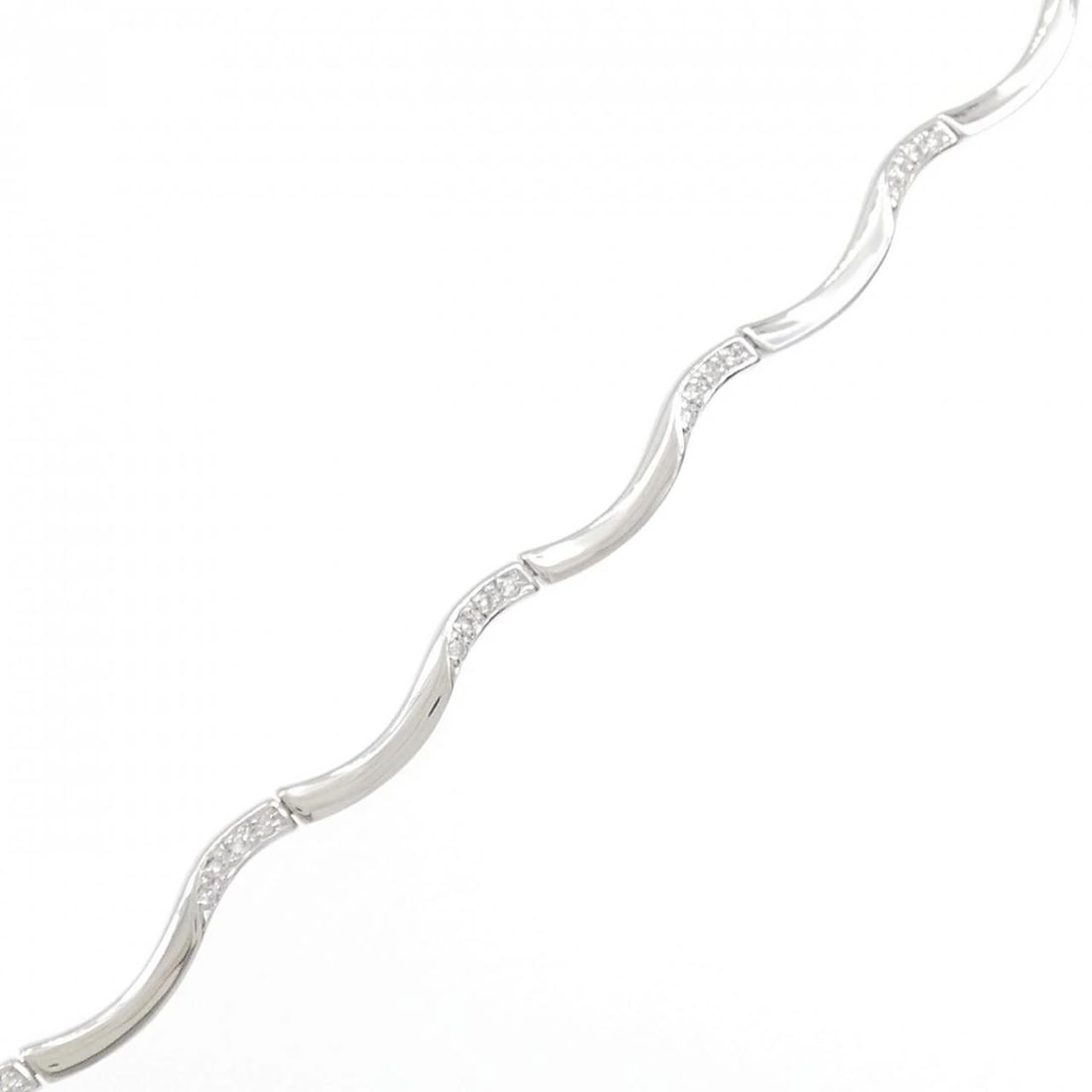 K18WG DIAMOND BRACELET: K18WG Diamond Bracelet Brand: Unbranded Type: Diamond Bure Rubbed T Material: K18 white gold, Main Stone/Creation Natural Color: White Gold Size: Actual Size Max width approx.: 2.7mm Size 18cm