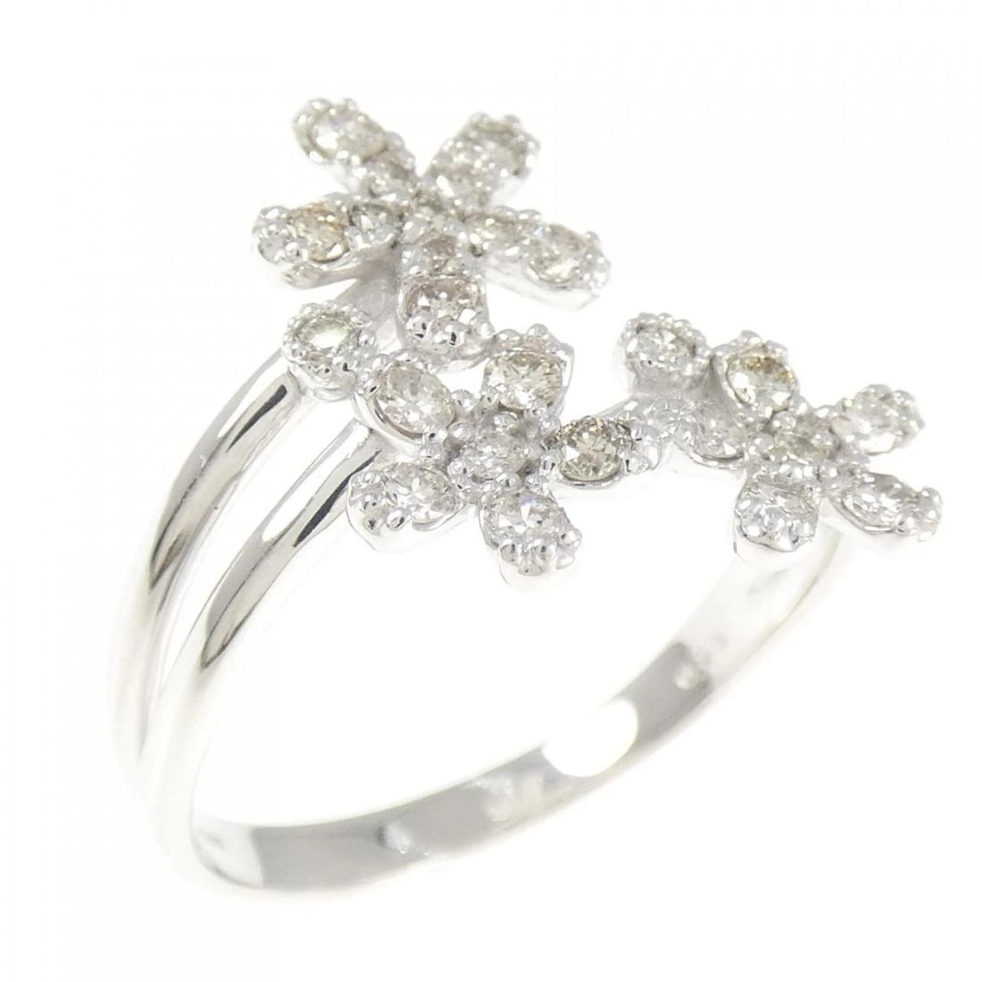 K18WG FLOWER DIAMOND RING: K18WG Flower Diamond Ring Brand: Unbranded Type: Diamond ring Material: K18 white gold, Main Stone/Creation Natural Color: White Gold Size: US10 Accessories: None Accessories Notice: When