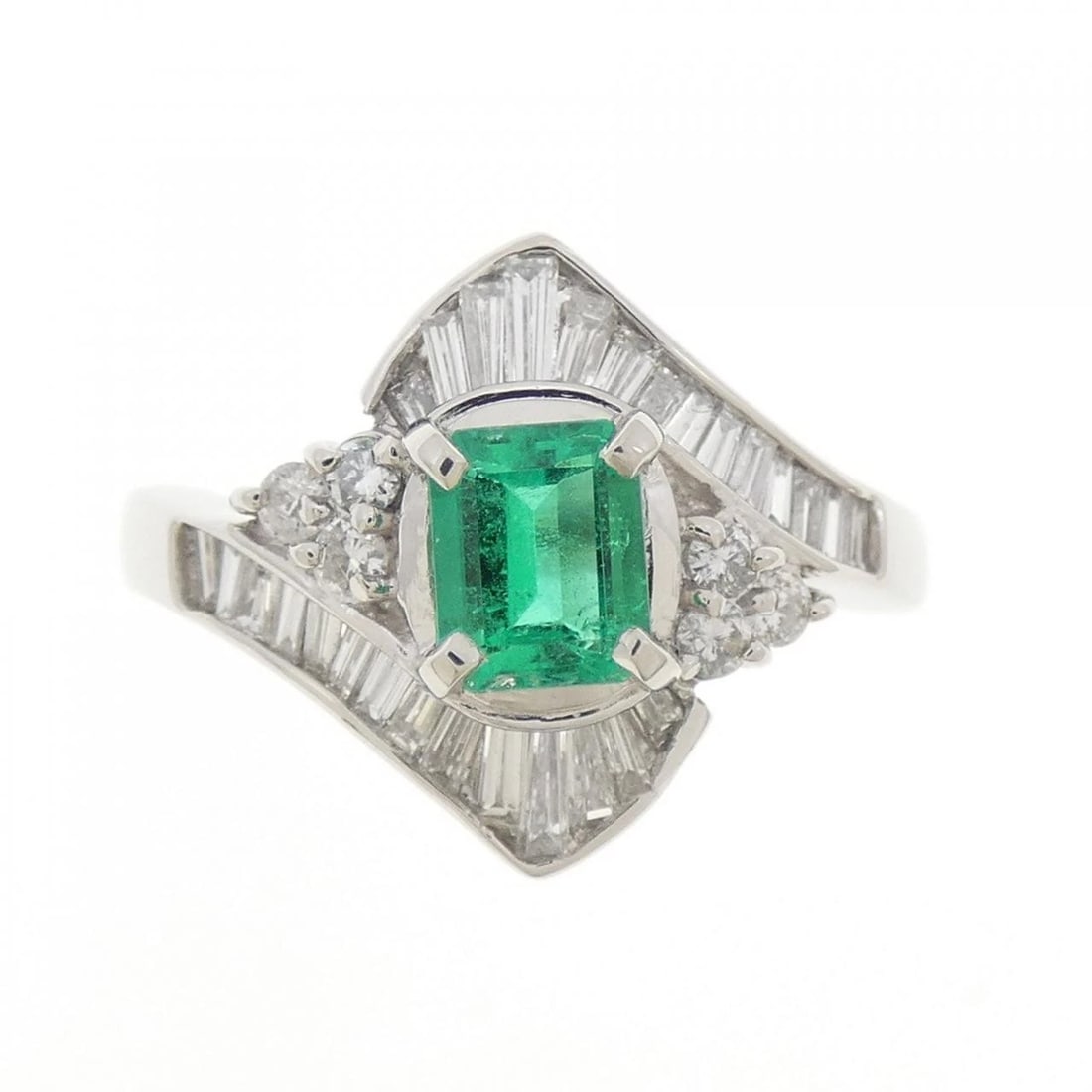 PT900 EMERALD RING - 2