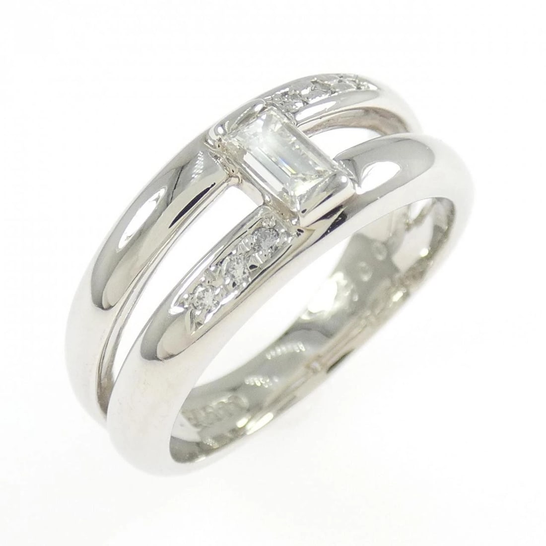 PT900 DIAMOND RING: PT900 Diamond Ring Brand: Unbranded Type: Diamond Ring Material: Platinum900, Main Stone/Creation Natural Color: None Size: US6 1/4 Accessories: None Accessories Notice: When purchasing