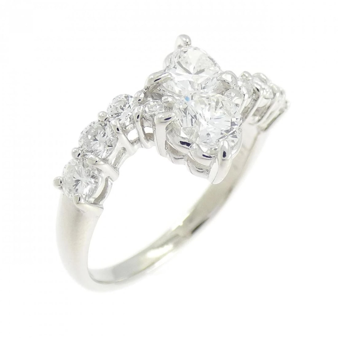 PT900 HEART DIAMOND RING: PT900 Heart Diamond Ring Brand: Unbranded Type: Diamond ring Material: Platinum900, Main Stone/Creation Natural Color: None Size: US5 1/4 Accessories: None Accessories Notice: When purchasing