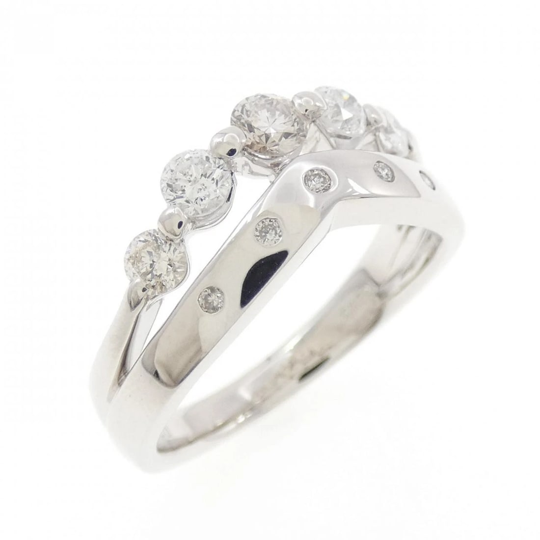 K18WG DIAMOND RING: K18WG Diamond Ring Brand: Unbranded Type: Diamond Ring Material: K18 white gold, Main Stone/Creation Natural Color: White Gold Size: US6 Accessories: None Accessories Notice: When purchasing