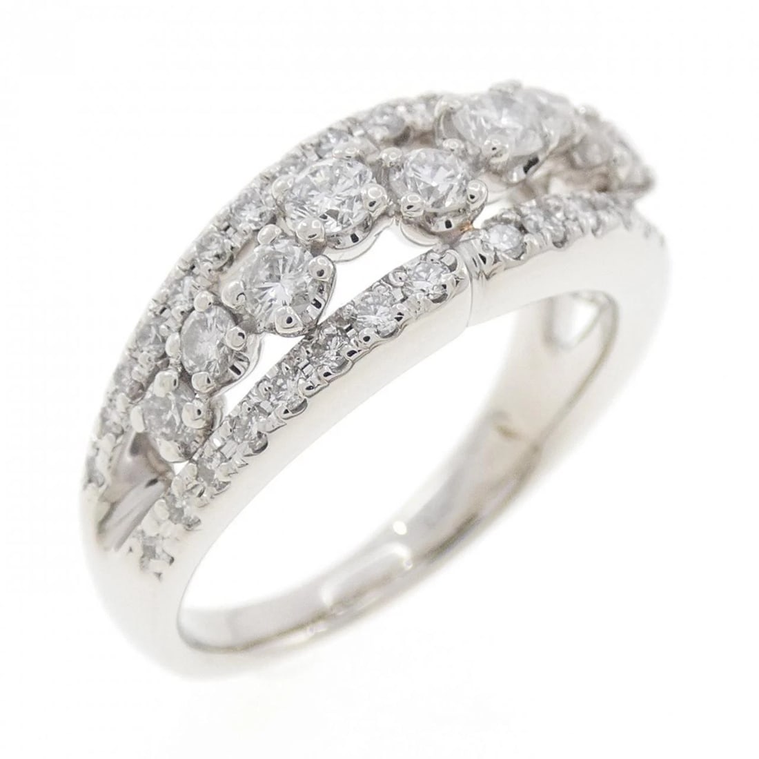 PT900 DIAMOND RING: PT900 Diamond Ring Brand: Unbranded Type: Diamond ring Material: Platinum900, Main Stone/Creation Natural Color: Silver Size: US8.5 Accessories: None Accessories Notice: When purchasing pr