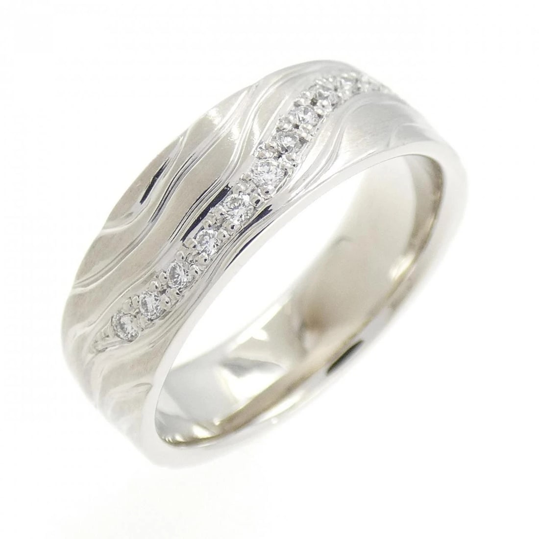 PT900 DIAMOND RING: PT900 Diamond Ring Brand: Unbranded Type: Diamond Ring Material: Platinum900, Main Stone/Creation Natural Color: Silver Size: US6 1/4 Accessories: None Accessories Notice: When purchasing