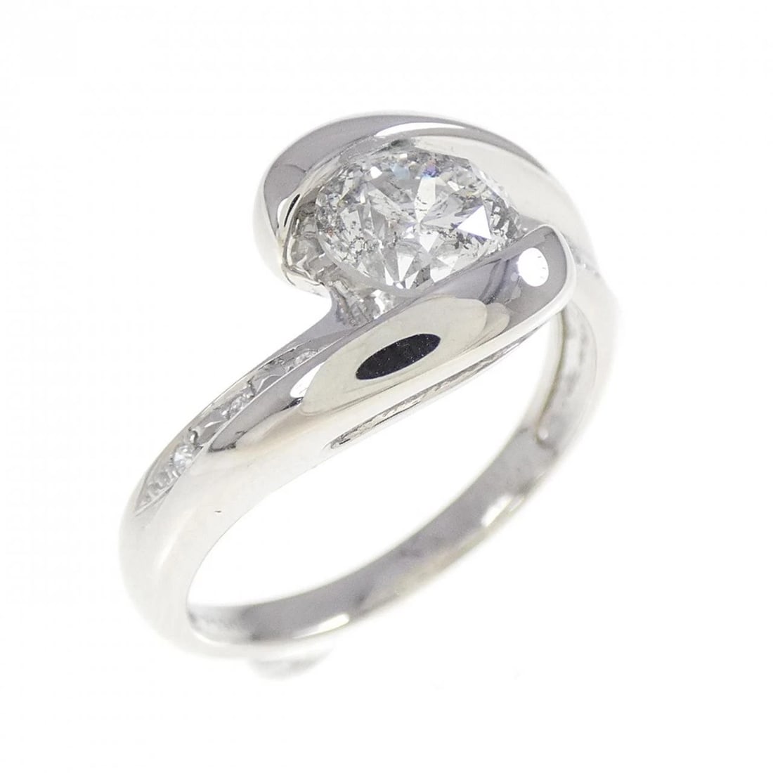 PT900 DIAMOND RING: PT900 Diamond Ring Brand: Unbranded Type: Diamond Ring Material: Platinum900, Main Stone/Creation Natural Color: Silver Size: US6 1/4 Accessories: None Accessories Notice: When purchasing