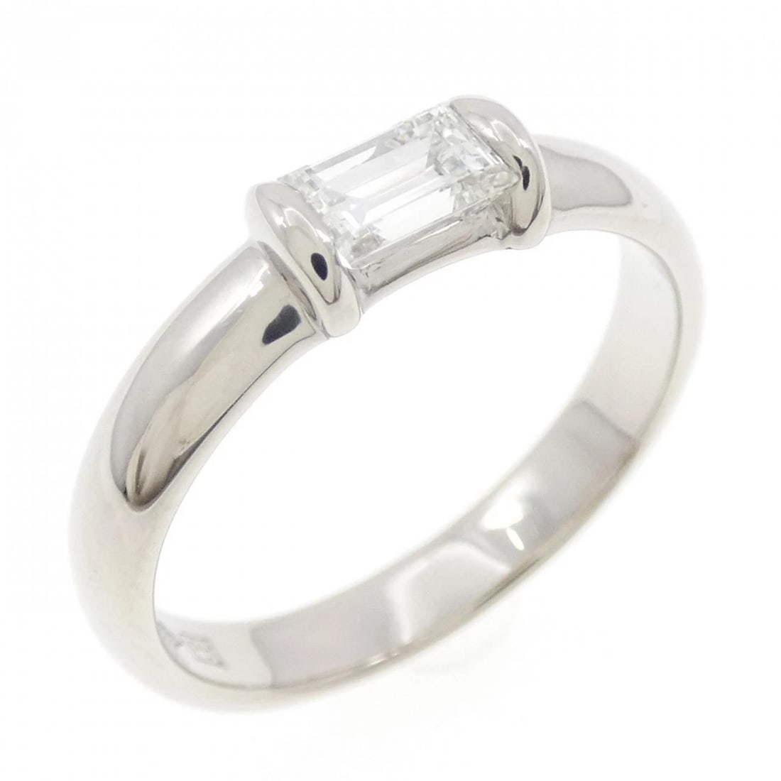 PT900 DIAMOND RING: PT900 Diamond Ring Brand: Unbranded Type: Diamond Ring Material: Platinum900, Main Stone/Creation Natural Color: Silver Size: US7 Accessories: None Accessories Notice: When purchasing pre-