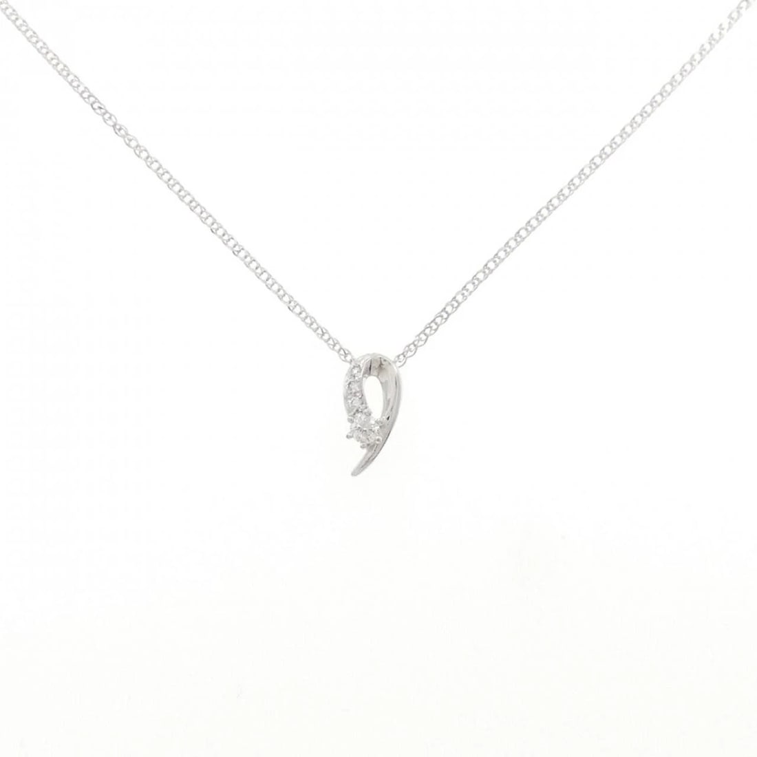 K18WG DIAMOND NECKLACE: K18WG Diamond Necklace Brand: Unbranded Type: Diamond Necklace Material: K18 white gold, Main Stone/Creation Natural Color: White Gold Size: 45cmActual Size Pendant length approx. x width