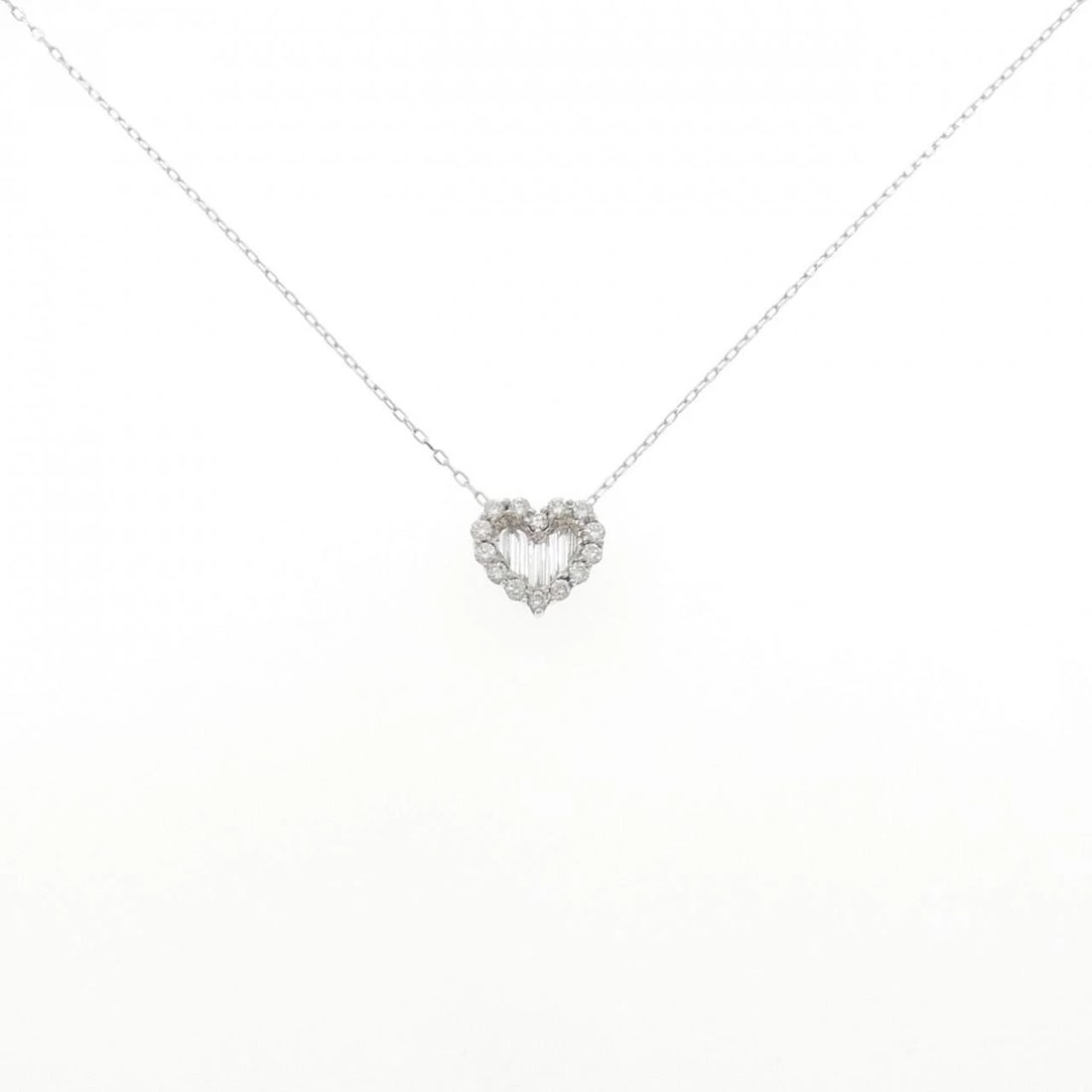 K18WG HEART DIAMOND NECKLACE: K18WG Heart Diamond Necklace Brand: Unbranded Type: Diamond Necklace Material: K18 white gold, Main Stone/Creation Natural Color: White Gold Size: 45cmActual Size Pendant length approx. x width ap