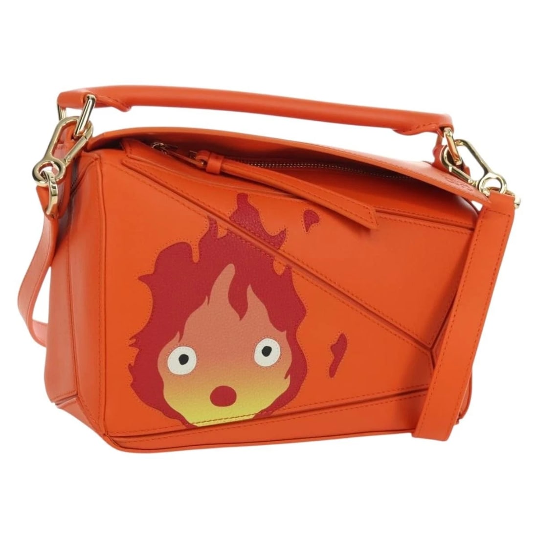 LOEWE × GHIBLI HOWL'S MOVING CASTLE PUZZLE BAG: LOEWE × Ghibli Howl's Moving Castle Puzzle Bag Brand: LOEWE Type: Hand Bag Material: Leather Color: Orange/Gold Size: W9.4 x H5.5 x D3.9inch(Approx) Shoulder Drop:15.7 - 19.7inch(Approx) Accesso