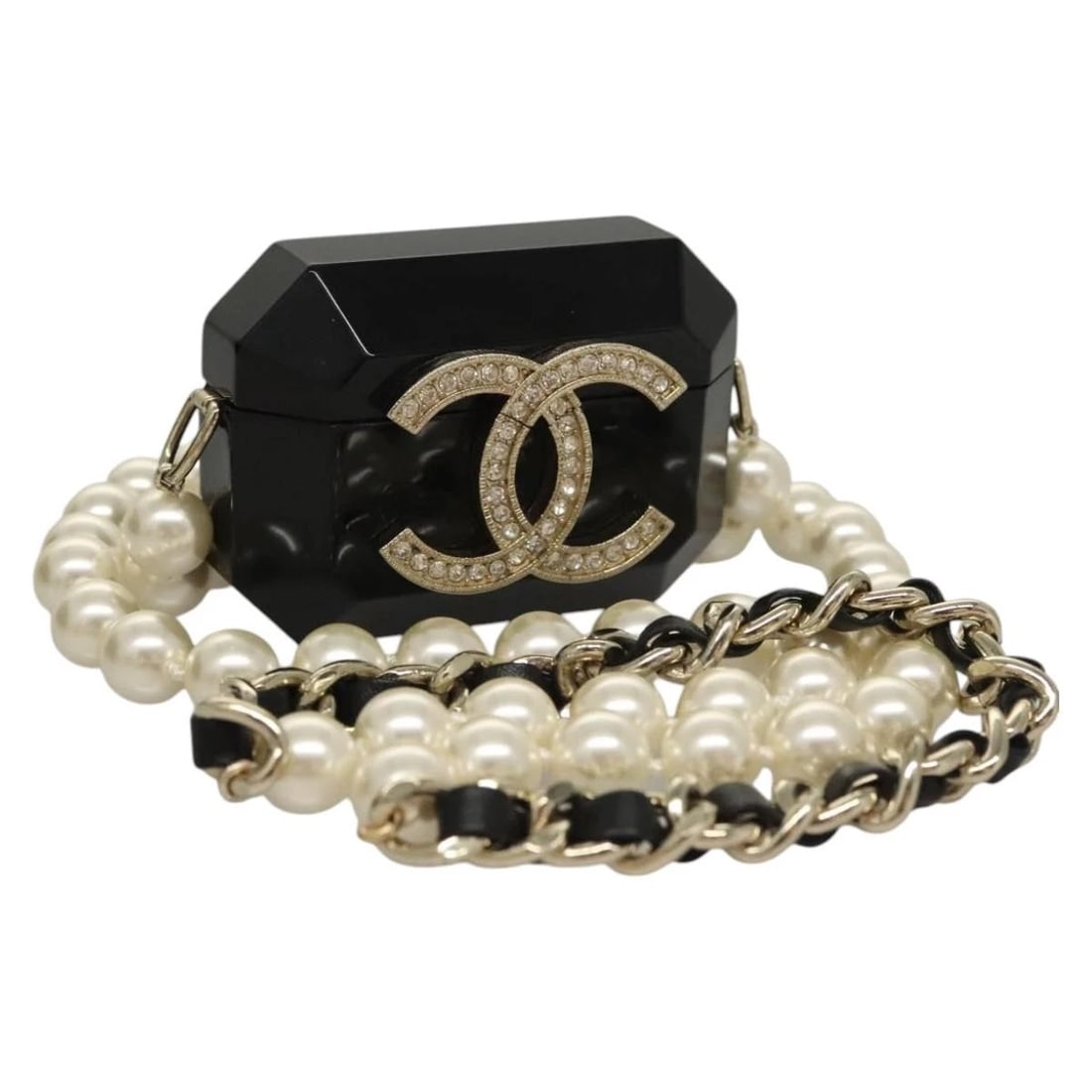 CHANEL AIRPODS CASE SHOULDER PLASTIC BLACK: CHANEL Airpods case Shoulder plastic Black Brand: CHANEL Type: Shoulder Bag Material: Plastic Color: Black Size: W2.8 x H2.0 x D0.6inch(Approx) Shoulder Drop:18.9inch(Approx) Accessories: None