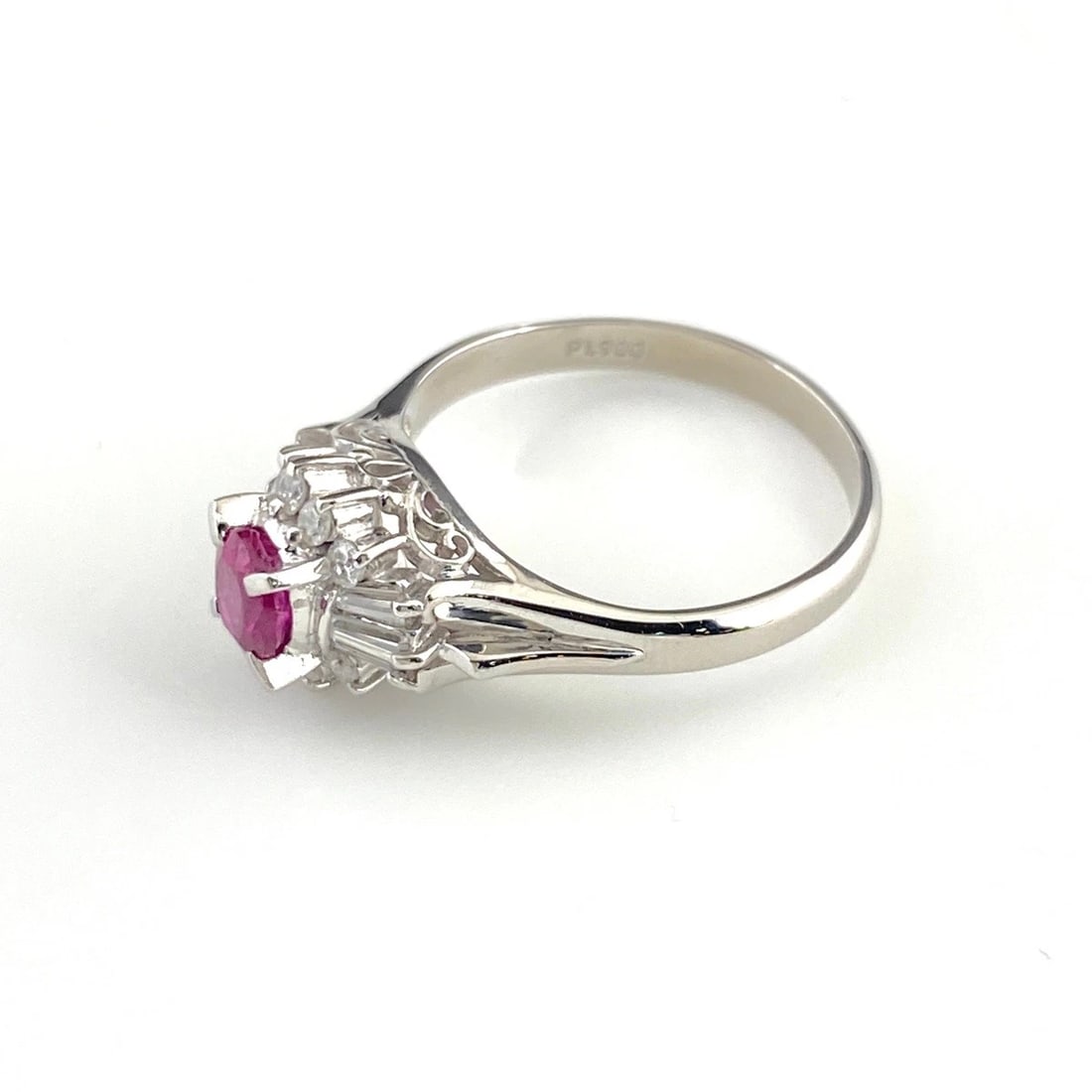 RUBY DESIGN RING PLATINUM MELEE DIAMOND: Ruby Design Ring Platinum Melee Diamond Brand: Unbranded Type: Ring Material: Pt900, Main Stone/Creation Ruby Color: Platinum Size: US5 Accessories: None Accessories Notice: When purchasin