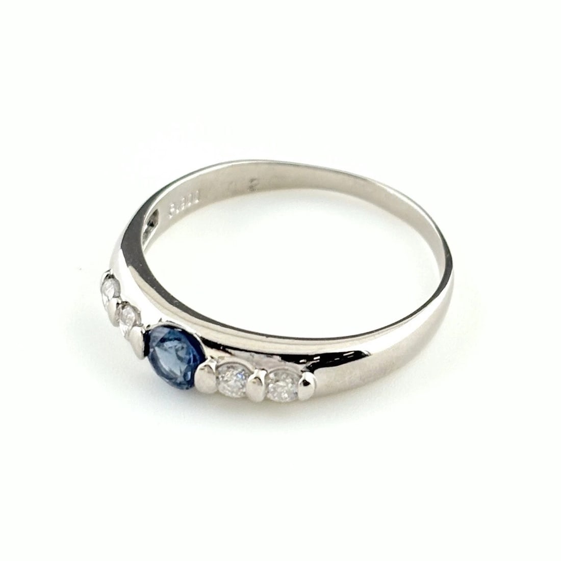 SAPPHIRE DESIGN RING PLATINUM MELEE DIAMOND: Sapphire Design Ring Platinum Melee Diamond Brand: Unbranded Type: Ring Material: Pt900, Main Stone/Creation sapphire Color: Platinum Size: US8 Accessories: None Accessories Notice: When