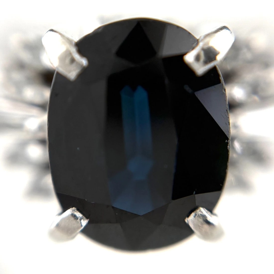 SAPPHIRE DESIGN RING PLATINUM MELEE DIAMOND: Sapphire Design Ring Platinum Melee Diamond Brand: Unbranded Type: Ring Material: Pt900, Main Stone/Creation sapphire Color: Platinum Size: US6.5 to 7 Accessories: None Accessories Notice: