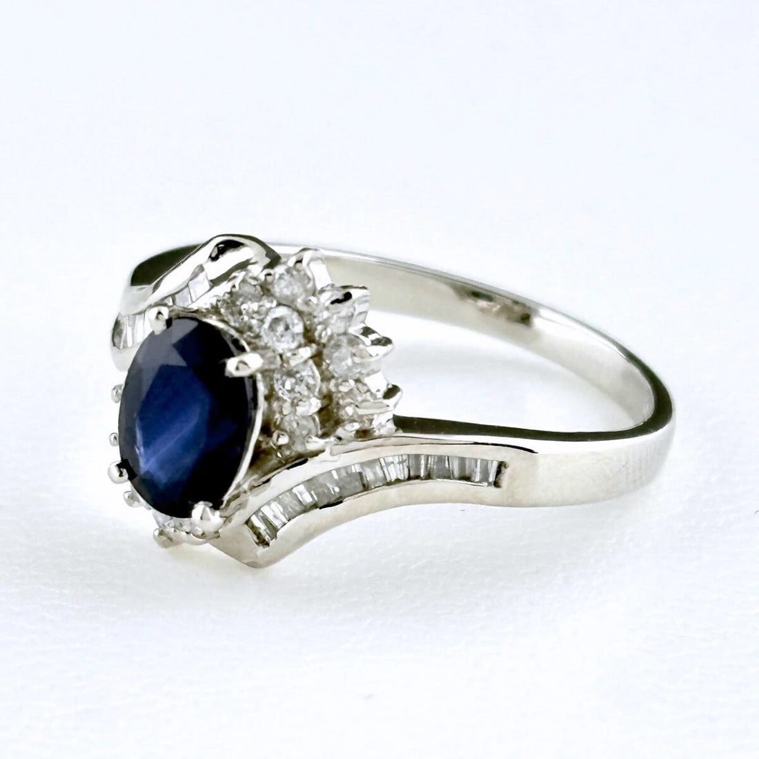 SAPPHIRE DESIGN RING PLATINUM MELEE DIAMOND: Sapphire Design Ring Platinum Melee Diamond Brand: Unbranded Type: Ring Material: Pt900, Main Stone/Creation sapphire Color: Platinum Size: US7.5 to 8 Accessories: None Accessories Notice: