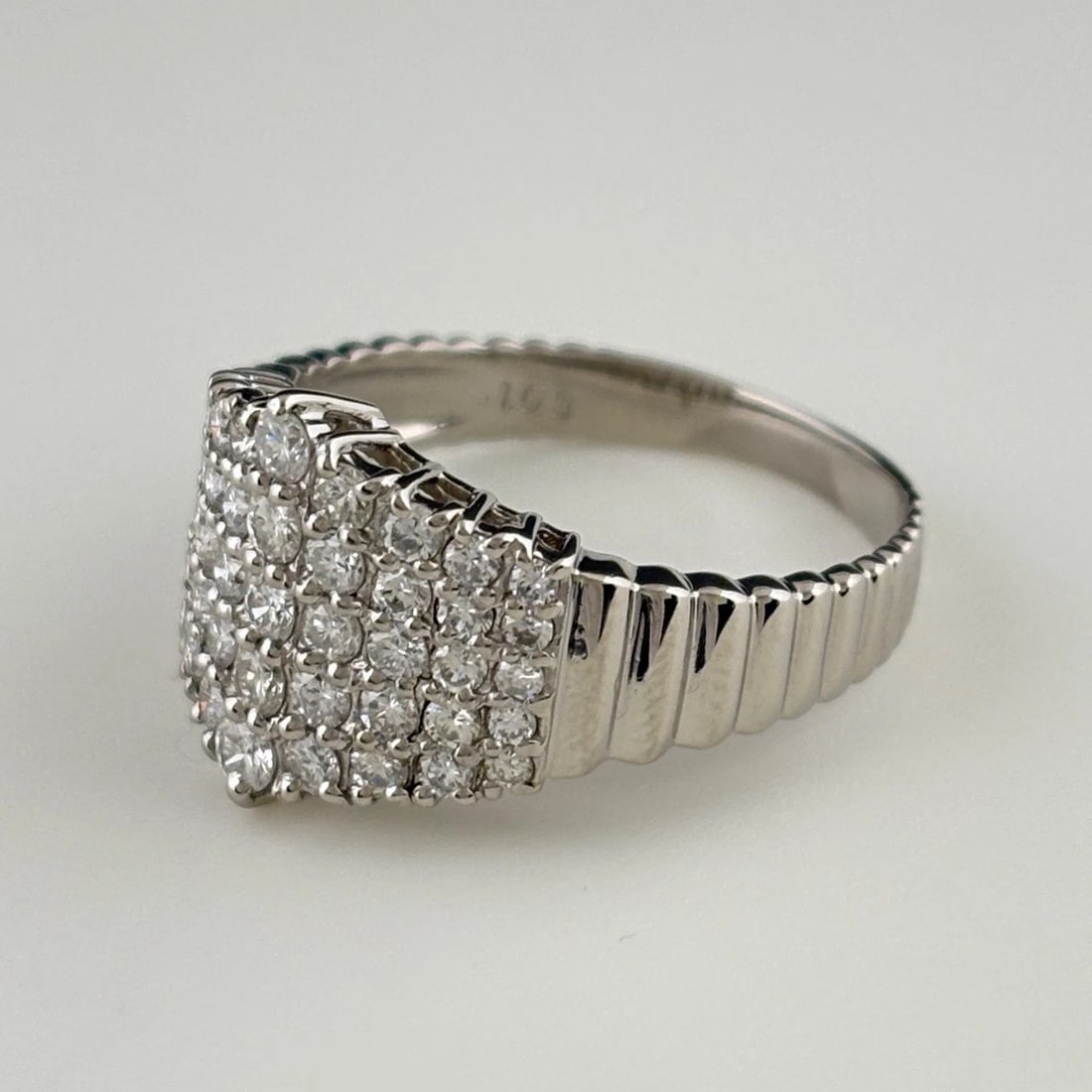 MELEE DIAMOND DESIGN RING PLATINUM: Melee Diamond Design Ring Platinum Brand: Unbranded Type: Ring Material: Pt900, Main Stone/Creation Natural Color: Platinum Size: US8 to 8.5 Accessories: None Accessories Notice: When purc