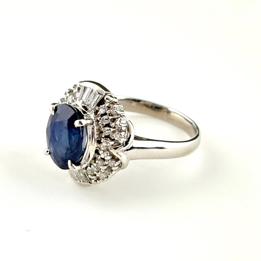 SAPPHIRE DESIGN RING PLATINUM MELEE DIAMOND: Sapphire Design Ring Platinum Melee Diamond Brand: Unbranded Type: Ring Material: Pt900, Main Stone/Creation sapphire Color: Platinum Size: US6 Accessories: None Accessories Notice: When p