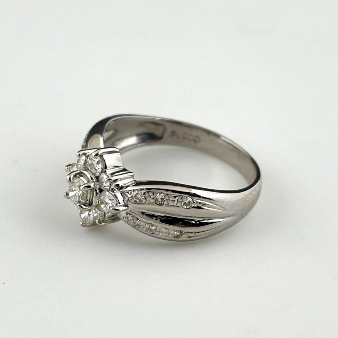 MELEE DIAMOND DESIGN RING PLATINUM: Melee Diamond Design Ring Platinum Brand: Unbranded Type: Ring Material: Pt900, Main Stone/Creation Natural Color: Platinum Size: US6 Accessories: None Accessories Notice: When purchasing