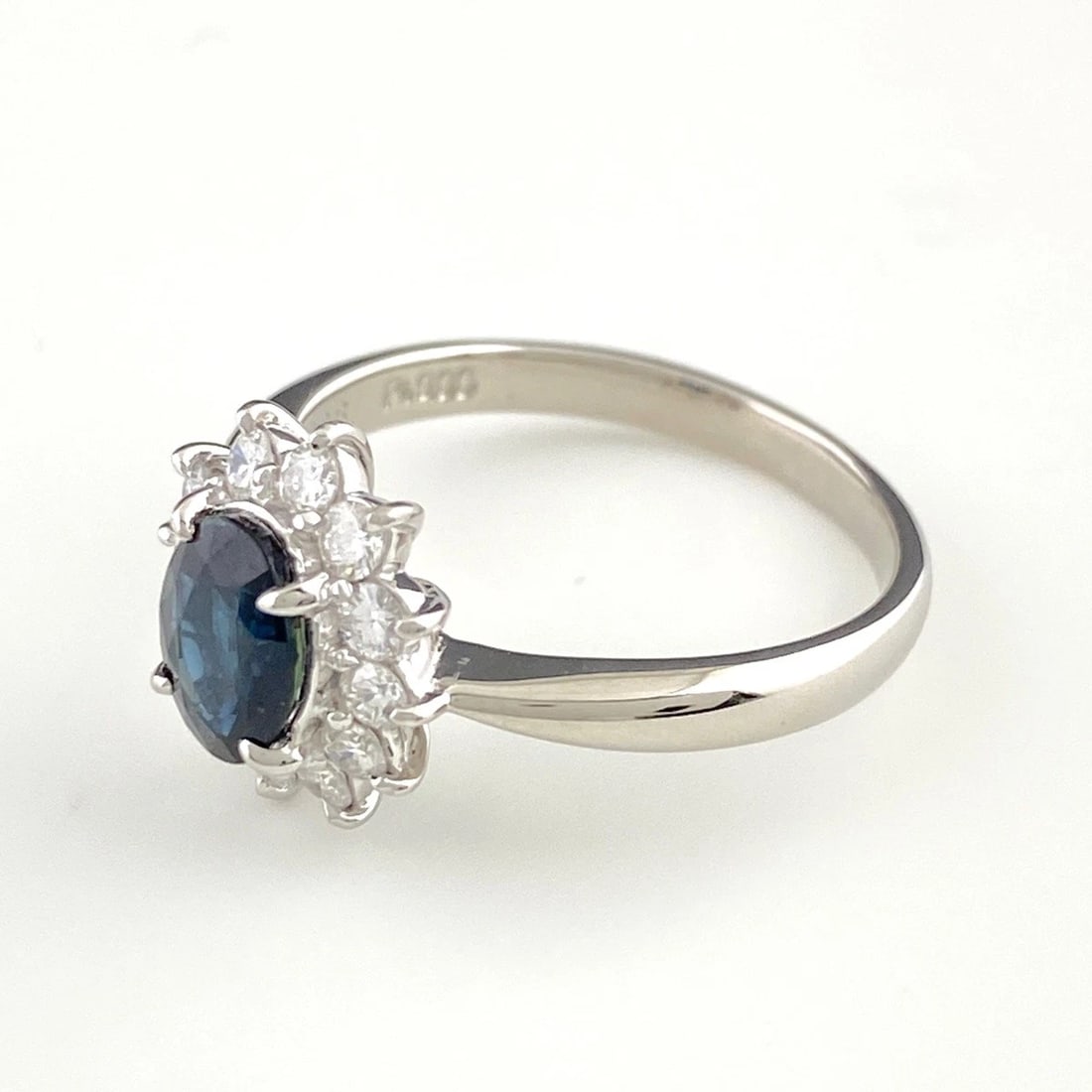 SAPPHIRE DESIGN RING PLATINUM MELEE DIAMOND: Sapphire Design Ring Platinum Melee Diamond Brand: Unbranded Type: Ring Material: Pt900, Main Stone/Creation sapphire Color: Platinum Size: US6.5 to 7 Accessories: None Accessories Notice: