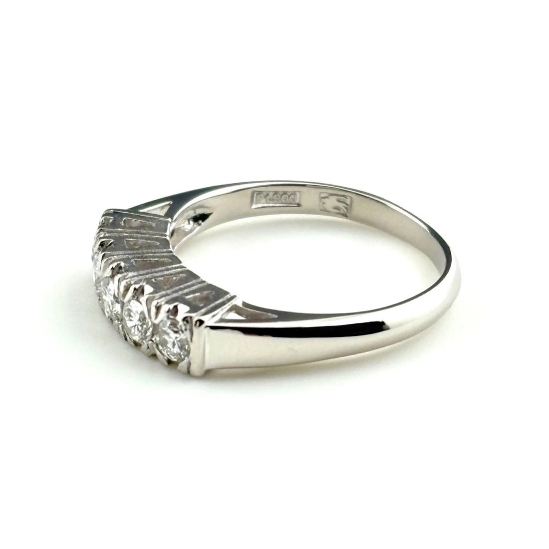 MELEE DIAMOND DESIGN RING PLATINUM: Melee Diamond Design Ring Platinum Brand: Unbranded Type: Ring Material: Pt900, Main Stone/Creation Natural Color: Platinum Size: US4 to 4.5 Accessories: None Accessories Notice: When purc