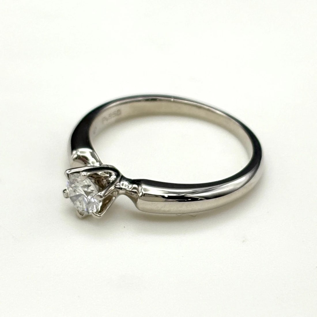 DIAMOND DESIGN RING PLATINUM: Diamond Design Ring Platinum Brand: Unbranded Type: Ring Material: Pt850, Main Stone/Creation Natural Color: Platinum Size: US4.5 to 5 Accessories: None Accessories Notice: When purchasing