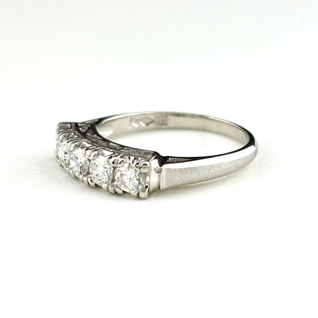 MELEE DIAMOND DESIGN RING PLATINUM: Melee Diamond Design Ring Platinum Brand: Unbranded Type: Ring Material: Pt900, Color: Platinum Size: US7.5 to 8 Accessories: None Accessories Notice: When purchasing pre-owned goods, plea