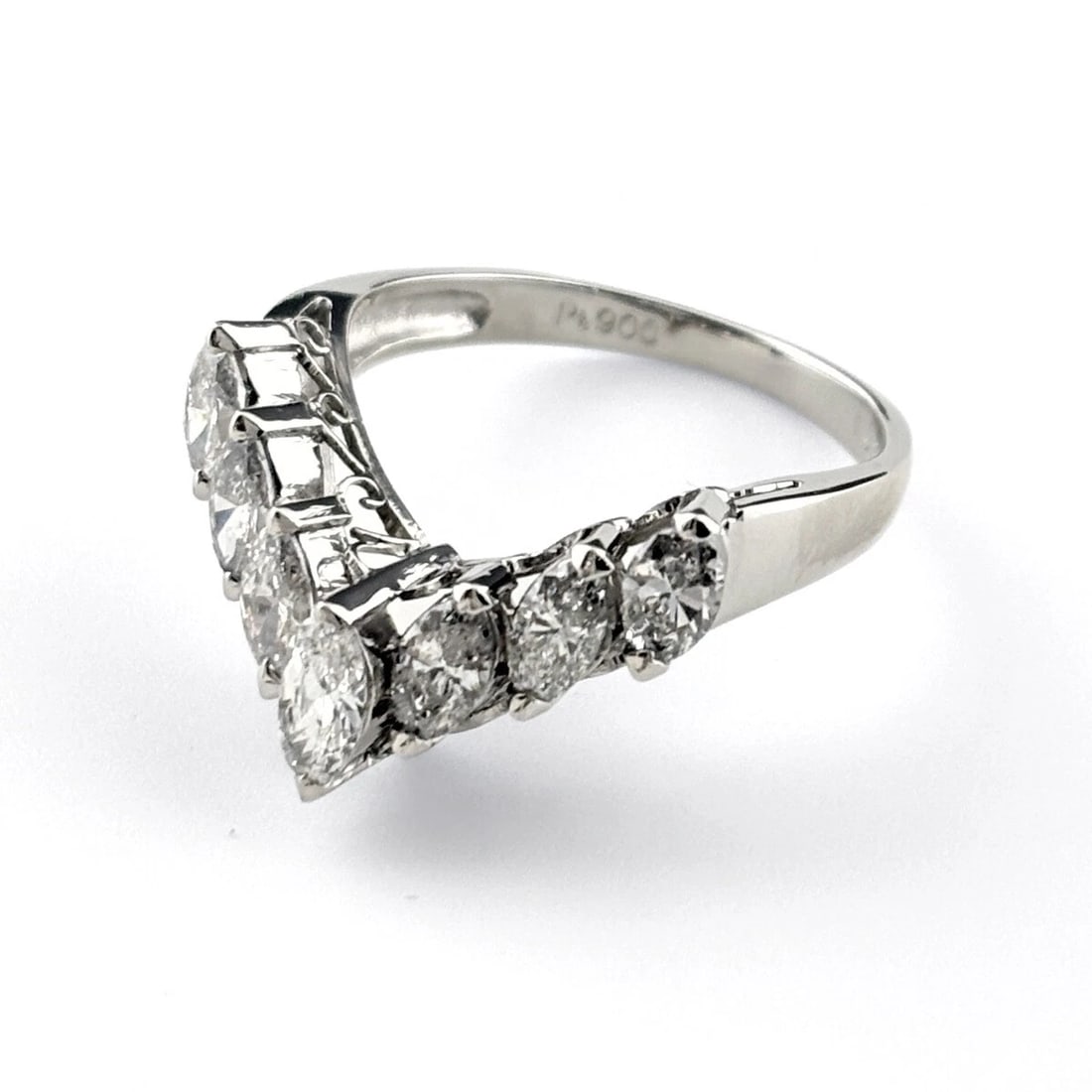 MELEE DIAMOND DESIGN RING PLATINUM: Melee Diamond Design Ring Platinum Brand: Unbranded Type: Ring Material: Pt900, Color: Platinum Size: US6 Accessories: None Accessories Notice: When purchasing pre-owned goods, please refer