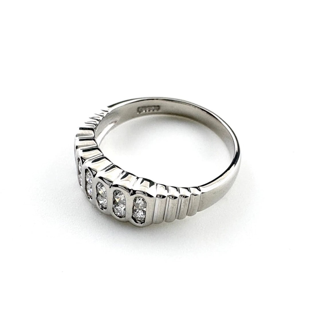 MELEE DIAMOND DESIGN RING PLATINUM: Melee Diamond Design Ring Platinum Brand: Unbranded Type: Ring Material: Pt900, Color: Platinum Size: US6 Accessories: None Accessories Notice: When purchasing pre-owned goods, please refer