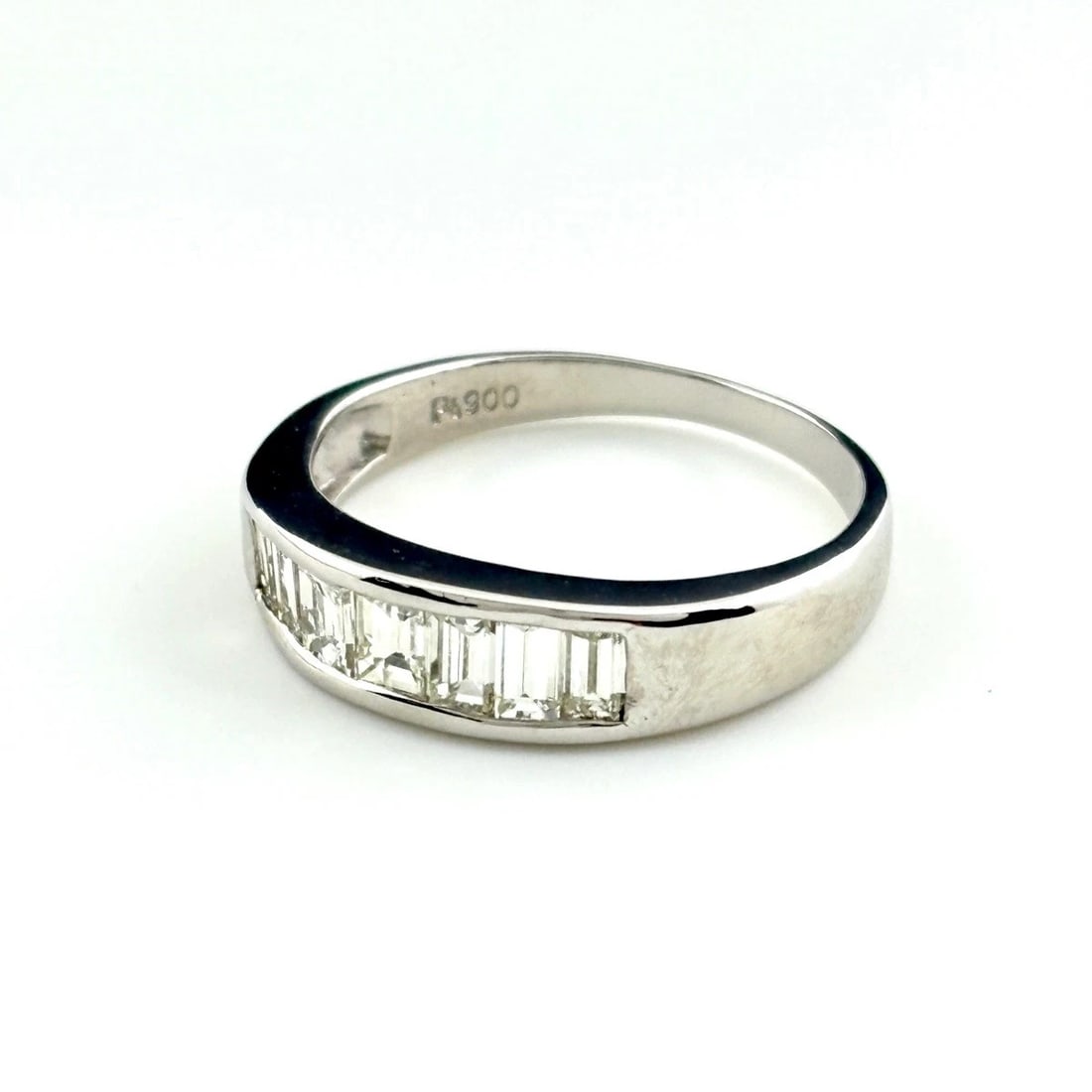 MELEE DIAMOND DESIGN RING PLATINUM: Melee Diamond Design Ring Platinum Brand: Unbranded Type: Ring Material: Pt900, Color: Platinum Size: US8 Accessories: None Accessories Notice: When purchasing pre-owned goods, please refe