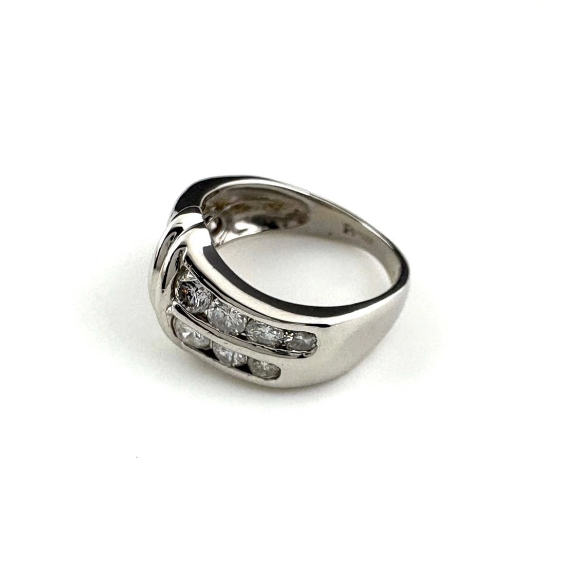 MELEE DIAMOND DESIGN RING PLATINUM: Melee Diamond Design Ring Platinum Brand: Unbranded Type: Ring Material: Pt900, Color: Platinum Size: US3.5 to 4 Accessories: None Accessories Notice: When purchasing pre-owned goods, plea