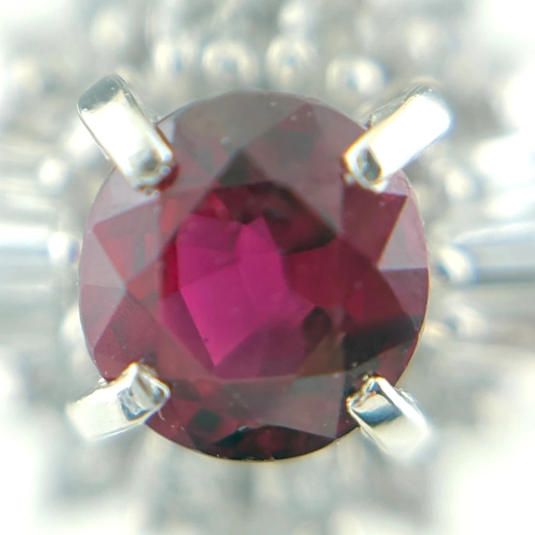 RUBY DESIGN RING PLATINUM MELEE DIAMOND: Ruby Design Ring Platinum Melee Diamond Brand: Unbranded Type: Ring Material: Pt900, Main Stone/Creation Ruby Color: Platinum Size: US6 to 6.5 Accessories: None Accessories Notice: When pu