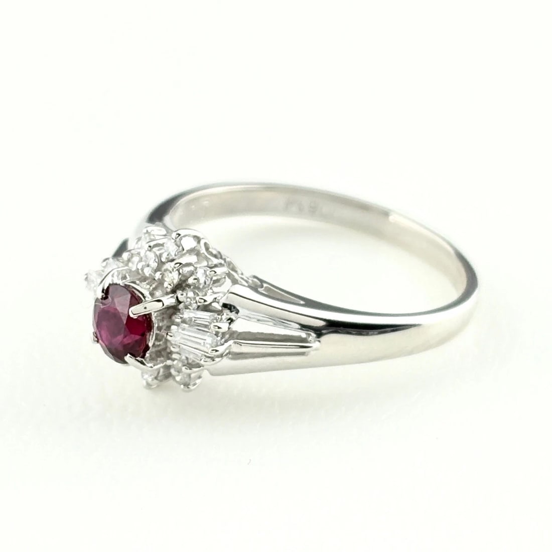 RUBY DESIGN RING PLATINUM MELEE DIAMOND - 2