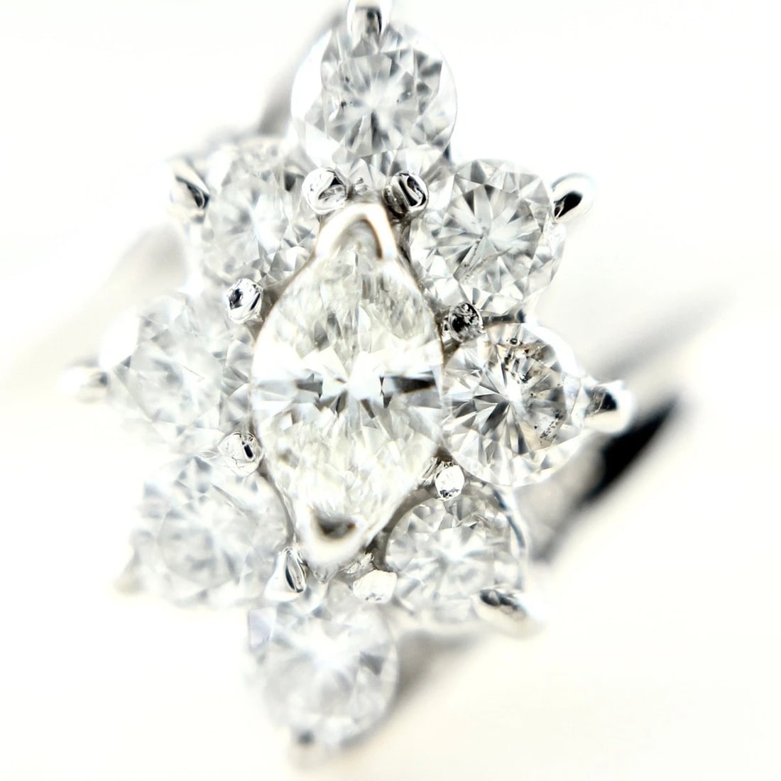 MELEE DIAMOND DESIGN RING PLATINUM: Melee Diamond Design Ring Platinum Brand: Unbranded Type: Ring Material: Pt900, Color: Platinum Size: US6.5 to 7 Accessories: None Accessories Notice: When purchasing pre-owned goods, please