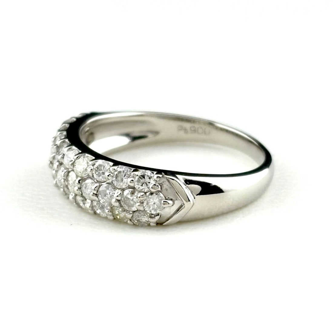 MELEE DIAMOND DESIGN RING PLATINUM: Melee Diamond Design Ring Platinum Brand: Unbranded Type: Ring Material: Pt900, Color: Platinum Size: US7 to 7.5 Accessories: None Accessories Notice: When purchasing pre-owned goods, plea