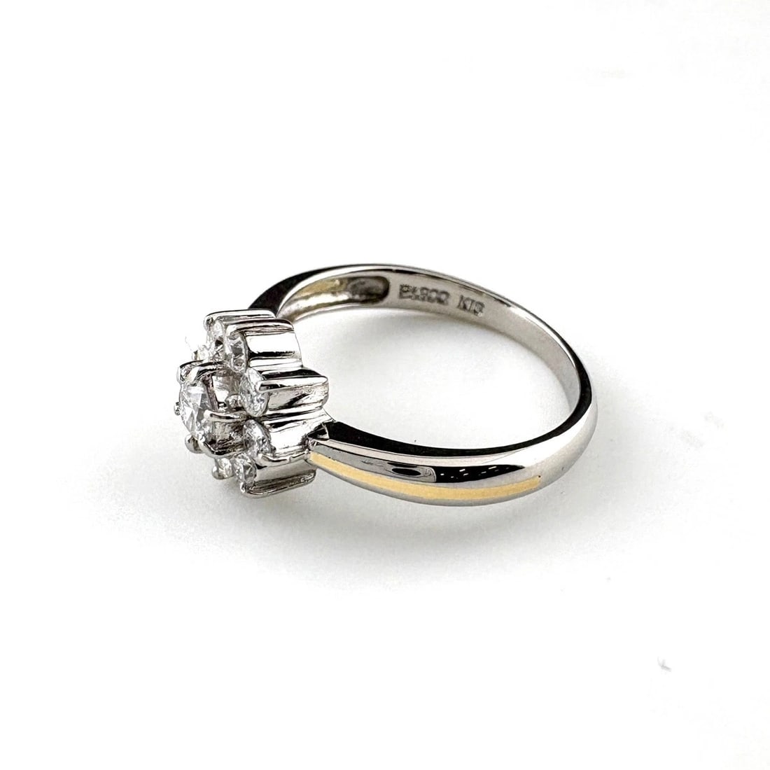 MELEE DIAMOND DESIGN RING PLATINUM: Melee Diamond Design Ring Platinum Brand: Unbranded Type: Ring Material: Pt900, Color: Platinum Size: US5.5 to 6 Accessories: None Accessories Notice: When purchasing pre-owned goods, plea