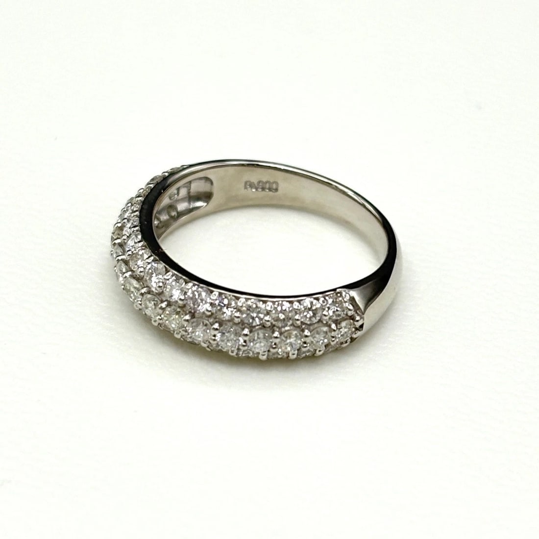 MELEE DIAMOND DESIGN RING PLATINUM: Melee Diamond Design Ring Platinum Brand: Unbranded Type: Ring Material: Pt900, Color: Platinum Size: US5.5 Accessories: None Accessories Notice: When purchasing pre-owned goods, please re