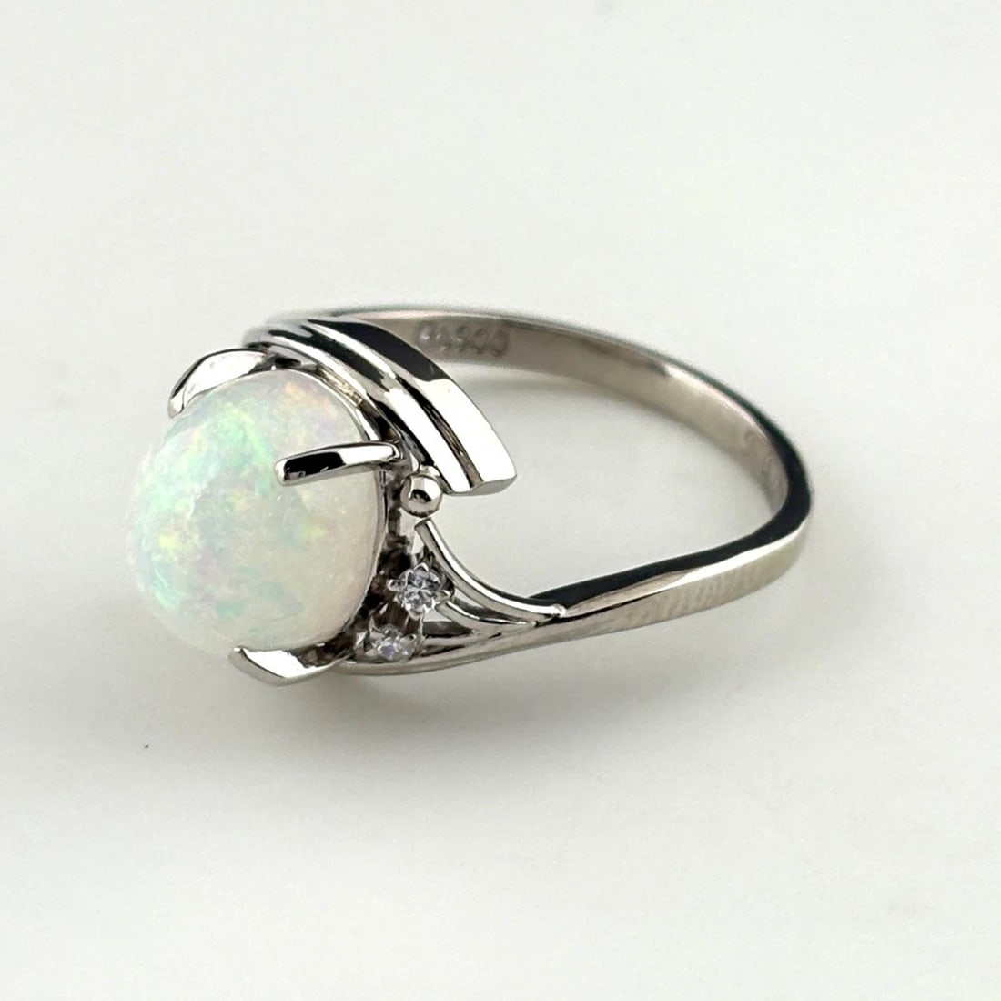 OPAL DESIGN MELEE DIAMOND: Opal Design Melee Diamond Brand: Unbranded Type: Ring Material: Pt900, Main Stone/Creation opal Color: Platinum Size: US7 to 7.5 Accessories: None Accessories Notice: When purchasing pre-o