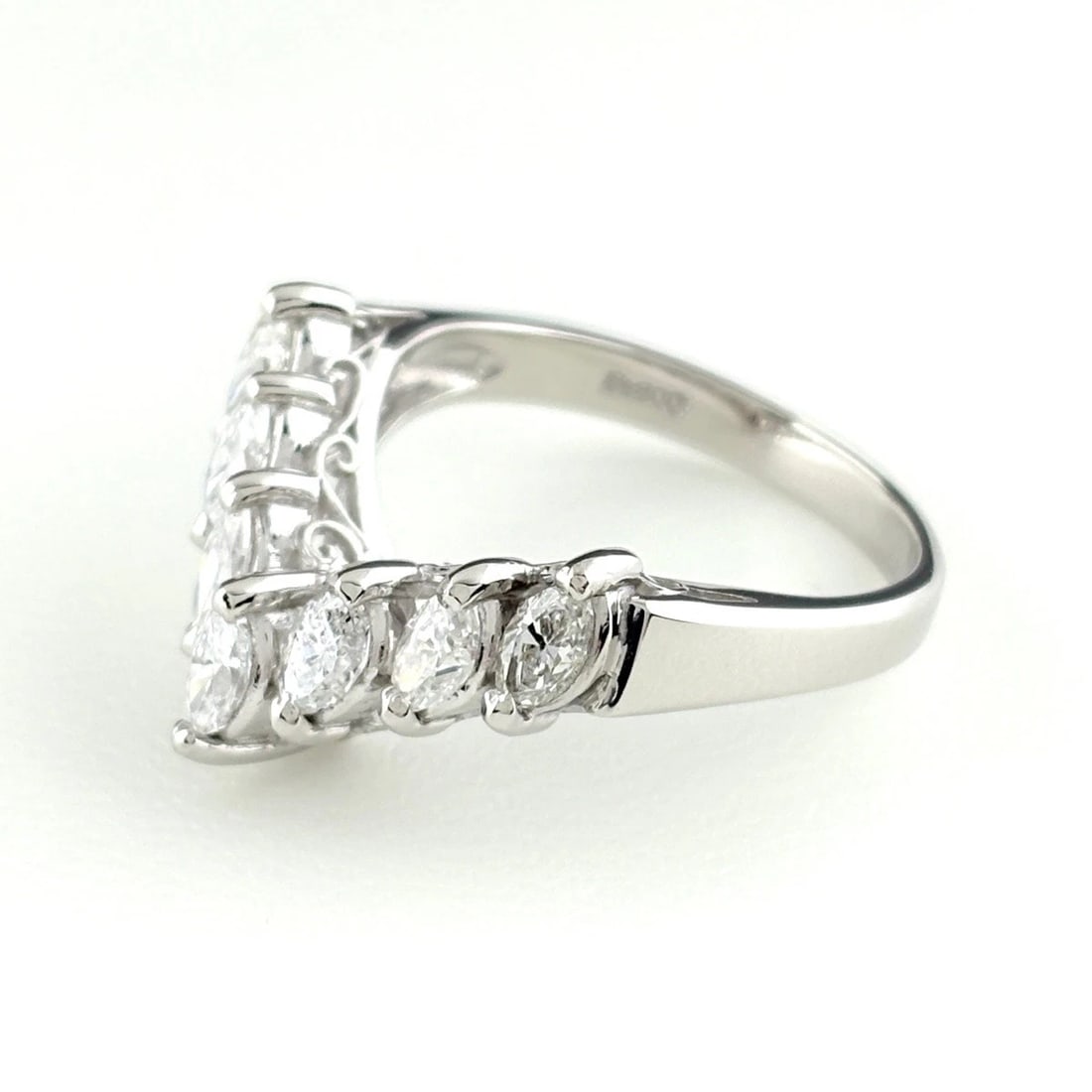 MELEE DIAMOND DESIGN RING PLATINUM MELEE DIAMOND: Melee Diamond Design Ring Platinum Melee Diamond Brand: Unbranded Type: Ring Material: Pt900, Color: Platinum Size: US7 to 7.5 Accessories: None Accessories Notice: When purchasing pre-own