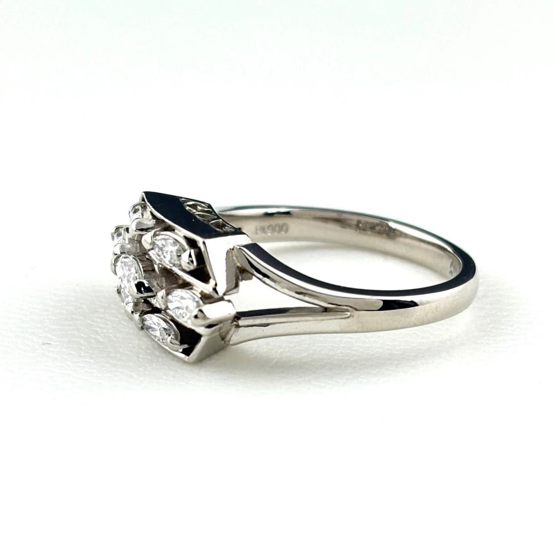 MELEE DIAMOND DESIGN RING PLATINUM: Melee Diamond Design Ring Platinum Brand: Unbranded Type: Ring Material: Pt900, Color: Platinum Size: US6.5 to 7 Accessories: None Accessories Notice: When purchasing pre-owned goods, plea